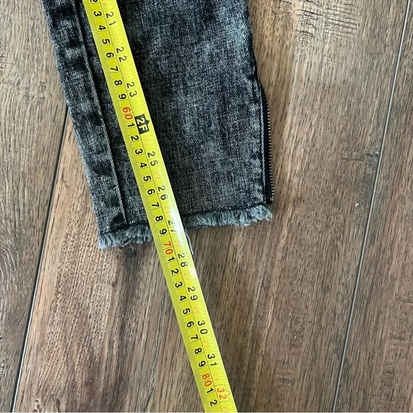NWT Armani Exchange Vintage Black Wash Freyed Zipper Hem Size 26 - Picture 6 of 16